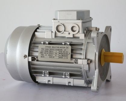 Why do motors with the same power output vary greatly in size?